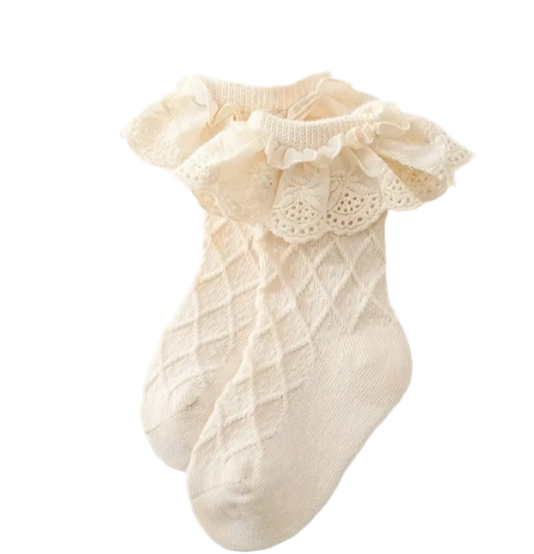 Joséphine, the short socks with cute ruffles