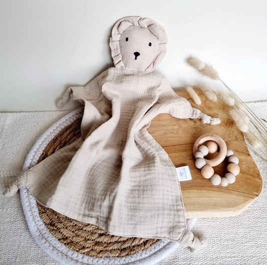 Lucia, The Lion Muslin Doudou