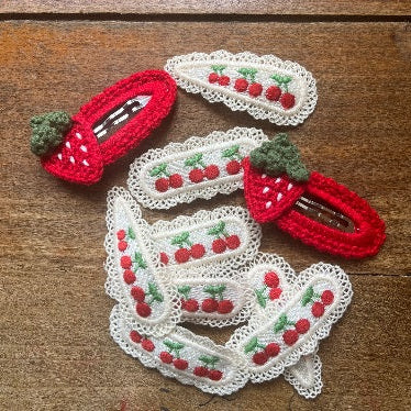 Cherry, the hairclip (set of 2)